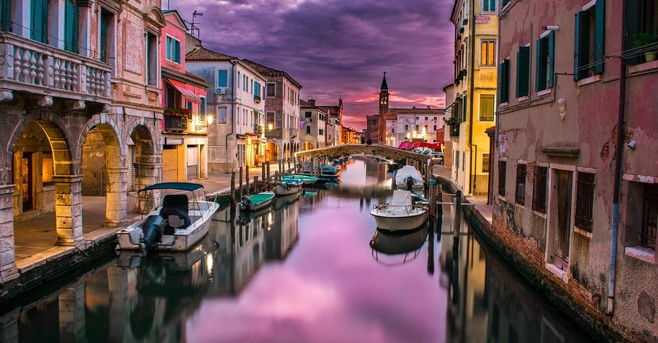 Veneția- Orașul maritim și romantic aflat din Nordul ItalieiVeneția- Orașul maritim și romantic aflat din Nordul Italiei